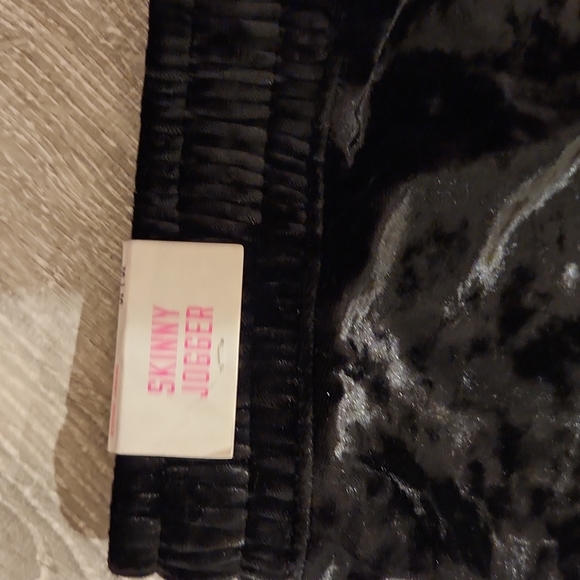 NWT crushed velvet VS Pink joggers - Picture 7 of 7